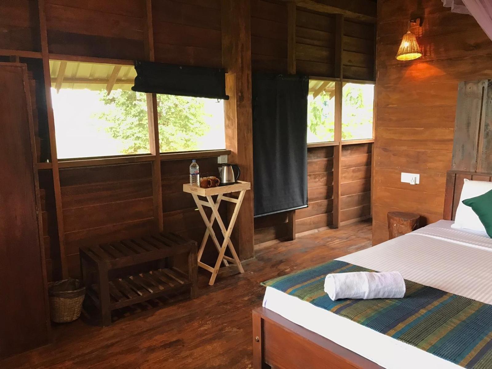 Chena Huts Eco Resort Сігірія Екстер'єр фото