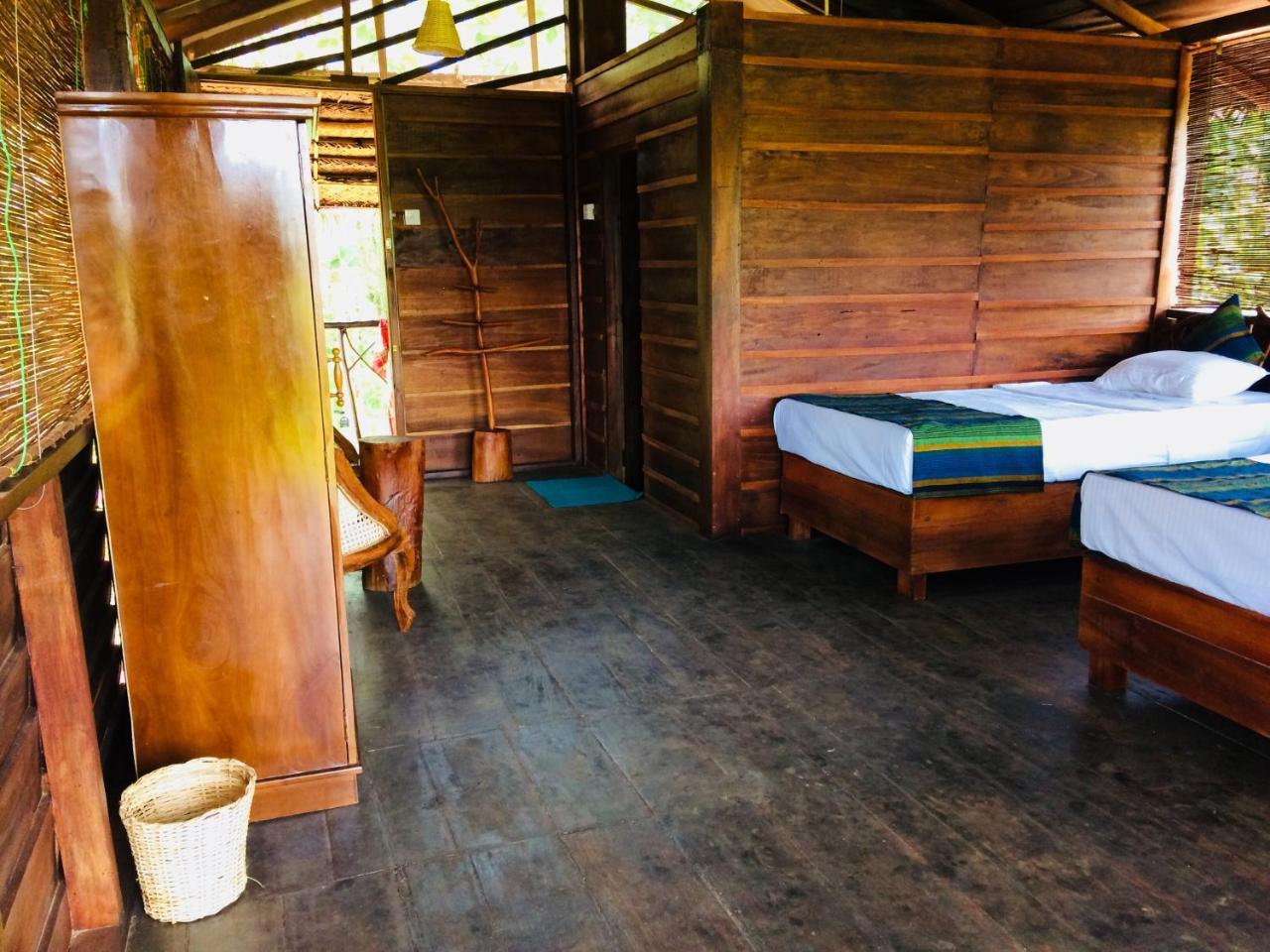 Chena Huts Eco Resort Сігірія Екстер'єр фото
