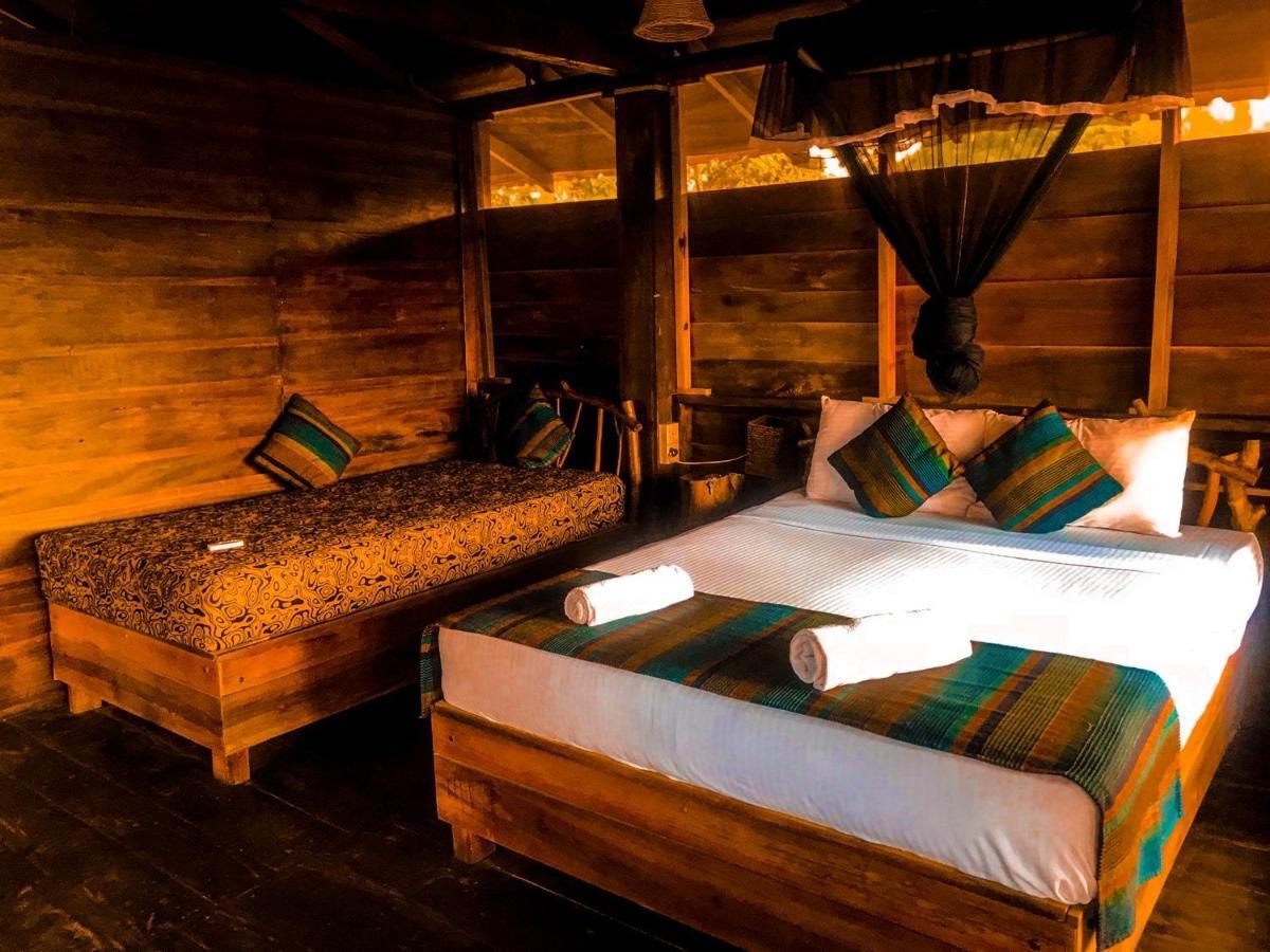 Chena Huts Eco Resort Сігірія Екстер'єр фото
